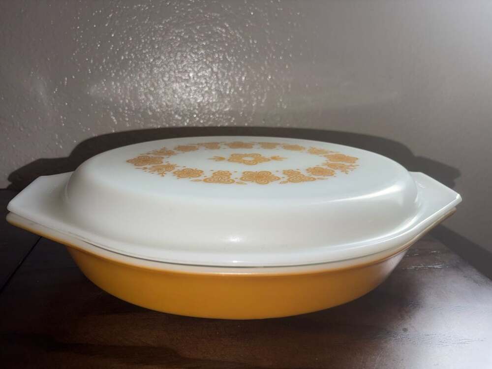 Pyrex Butterfly Gold 1 Quart Divided Casserole Dish